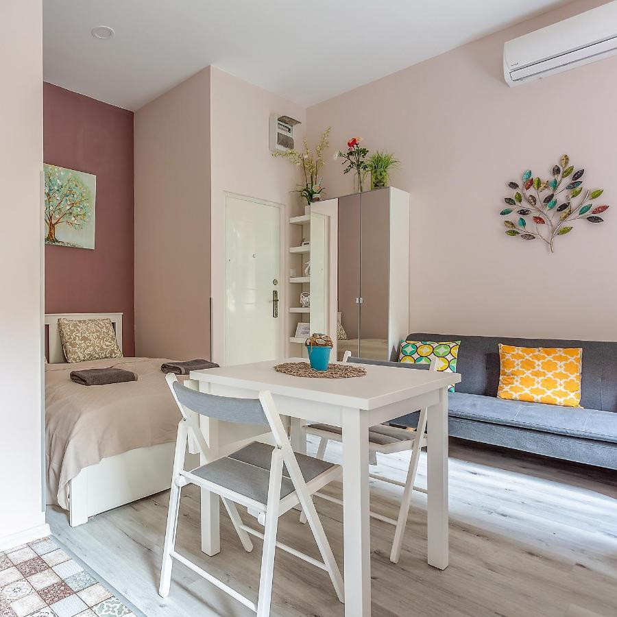 Goldcentral Apartments Akacfa Studios — Photos 1